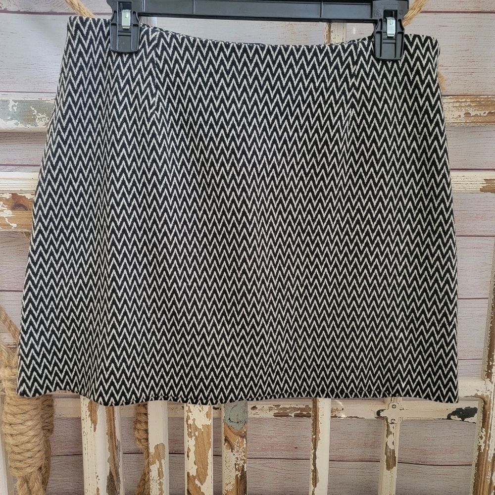 Ann Taylor Black and White Chevron Skirt-6P